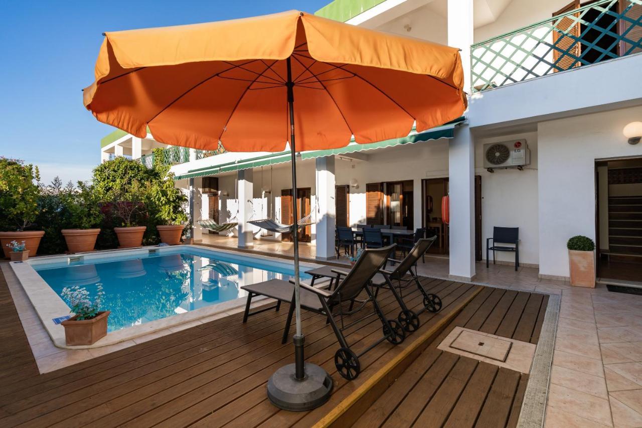 Villa In Elite Residential Area Of Distrito de Faro
